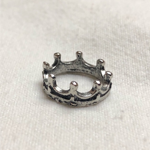 Five silver and sparkley rings - Picture 3 of 7